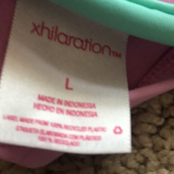 Color block bathing suit some piling on left breast - Picture 4 of 4